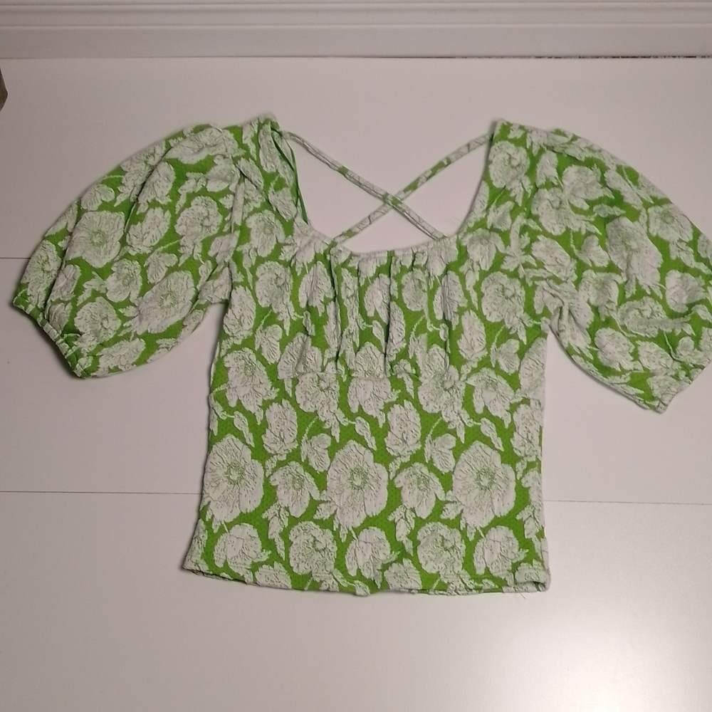 Suzy shier crop balloon 3/4 sleeves green and white . Xs can fit small